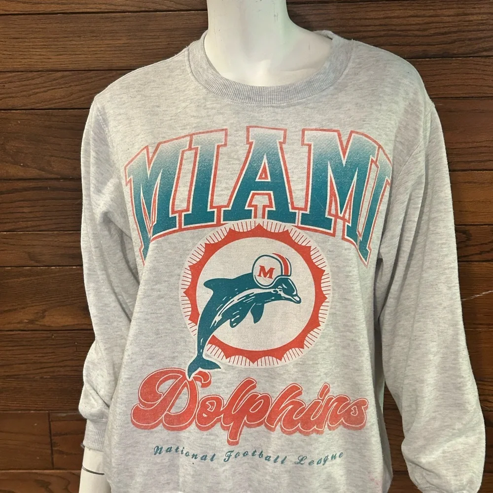 NFL XSmall. White and Gray Sweatshirt - Picture 2 of 4
